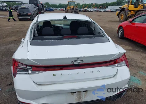 2021 Hyundai Elantra Sel z USA, uszkodzony, nr VIN 5NPLN4AG2MH017506